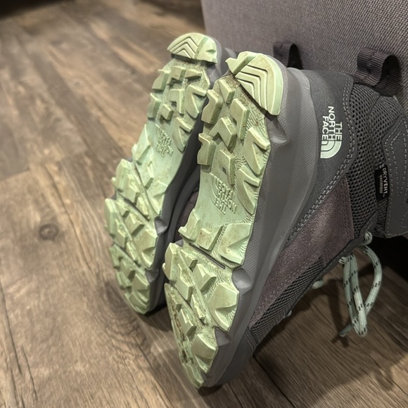 THE NORTH FACE JR HEDGEHOG HIKER BOOTS 🥾 size 1 - Picture 8 of 9